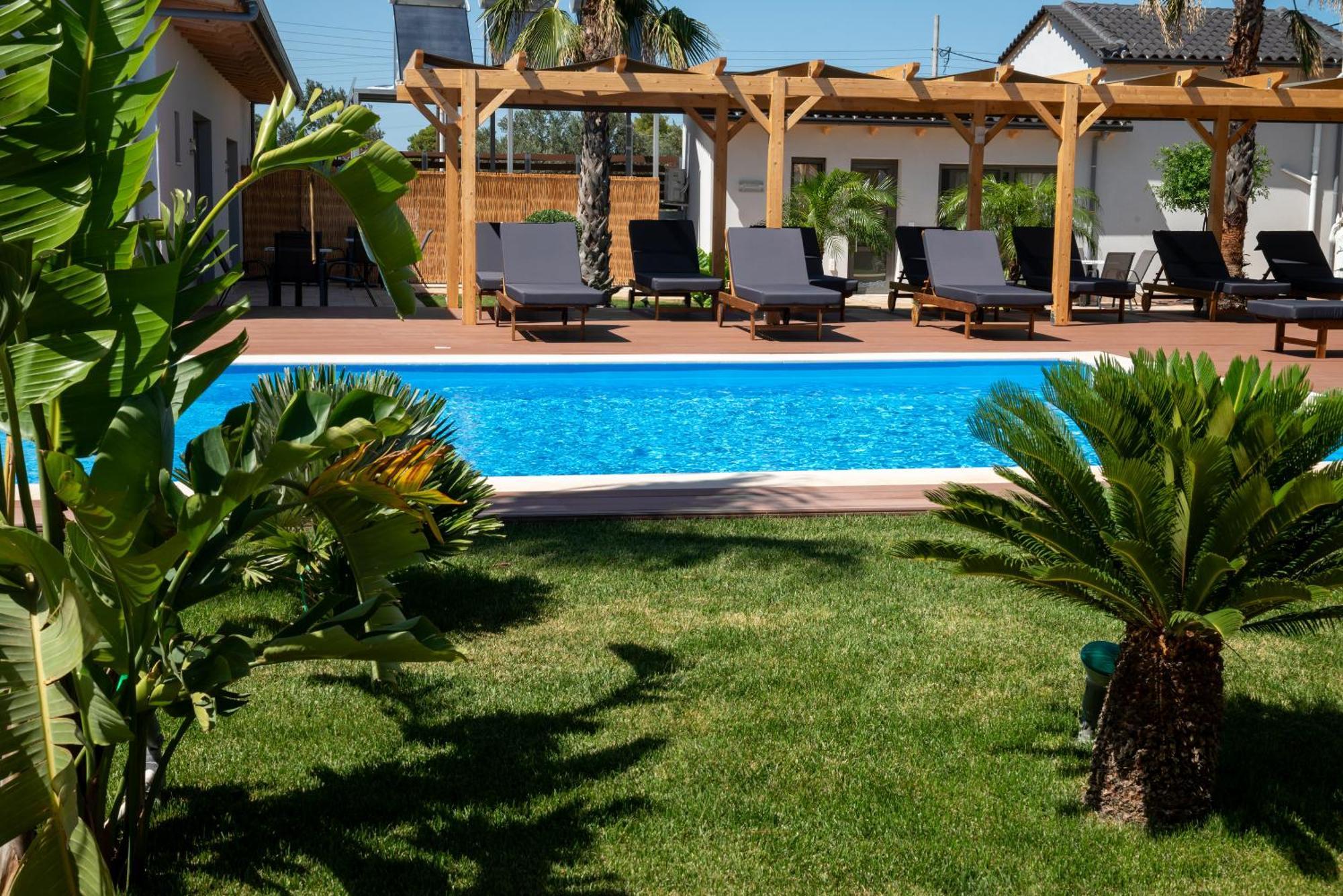 Paradise Apartments Artemida エクステリア 写真